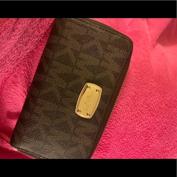 Michael Kors wallet - Picture 2 of 7